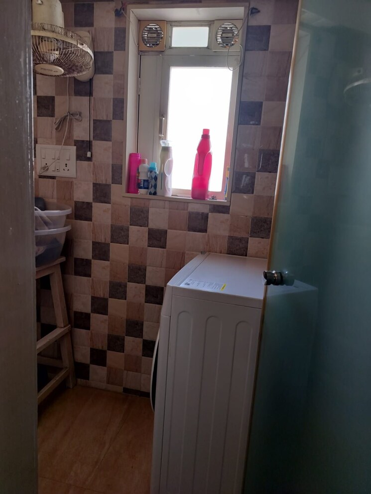 Bathroom, pinnaacle-a-pride-apartment 3 Bedroom 1500 Sq.Ft. Apartment In Bandra West Mumbai 8765184