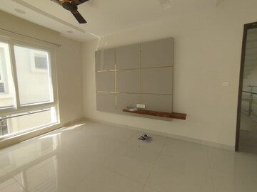 Room in 4 BHK Villa at My Home Ankura, Tellapur – for Rent