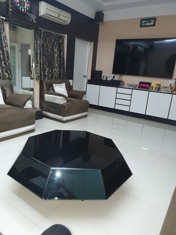 Team Area in 2 BHK Apartment at Shanti Kunj CHS, Khar West – for Sale