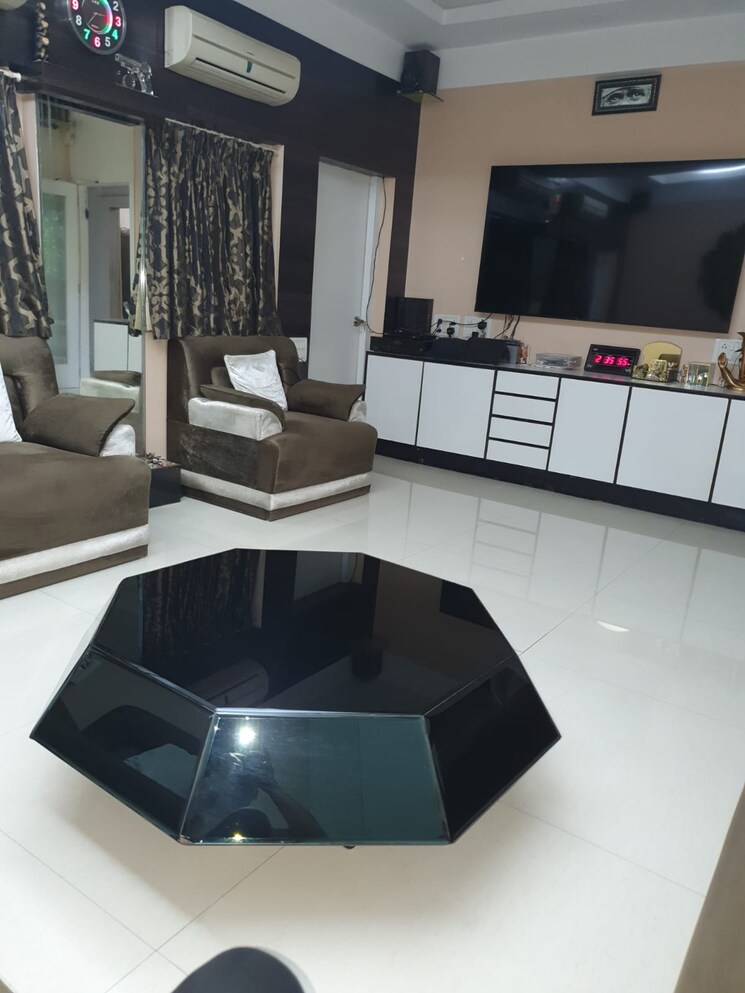 Team Area, shanti-kunj-chs 2 Bedroom 810 Sq.Ft. Apartment In Khar West Mumbai 8765204