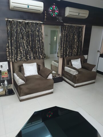 Team Area in 2 BHK Apartment at Shanti Kunj CHS, Khar West – for Sale