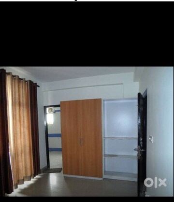 Room in 3.5 BHK Apartment at Omaxe Heights II, Gomti Nagar – for Rent
