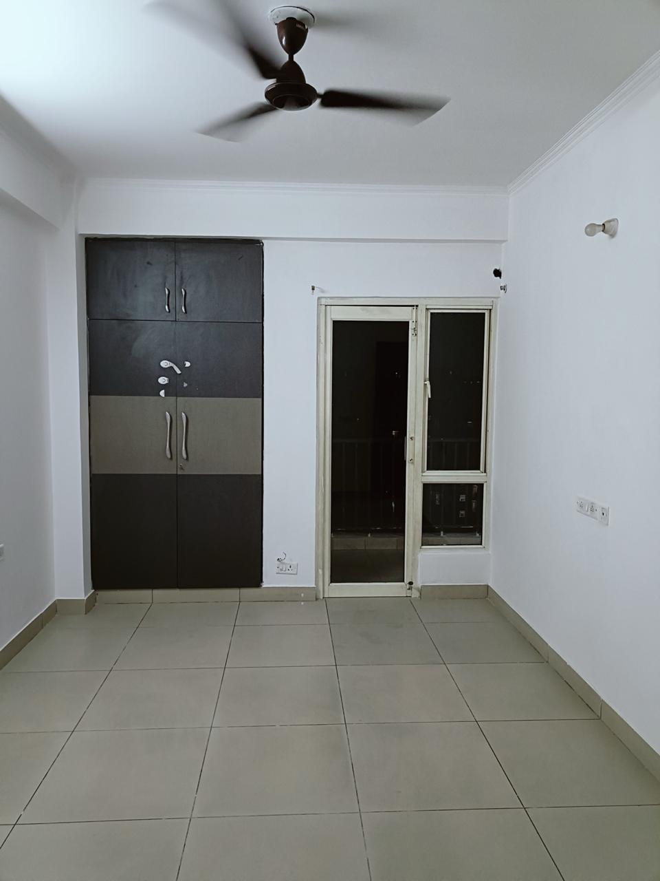 3 BHK + Servant Room Villa For Rent in Amrapali Leisure Valley