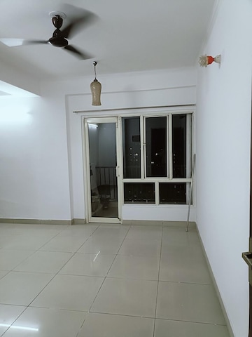 Room in 3 BHK Villa at Amrapali Leisure Valley, Tech Zone 4 Greater Noida – for Rent