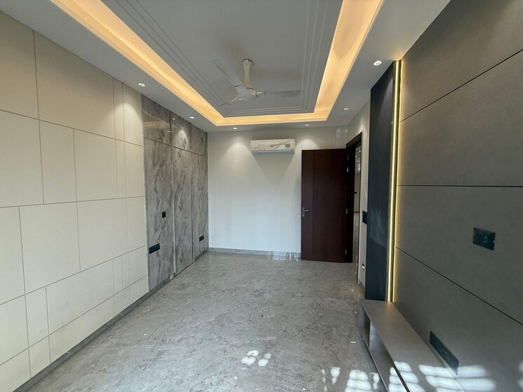 Room, sector 51 4 Bedroom 263 Sq.Yd. Builder Floor In Sector 51 Gurgaon 8765209