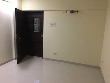 Room in 3 BHK Apartment at Juhu – for Rent