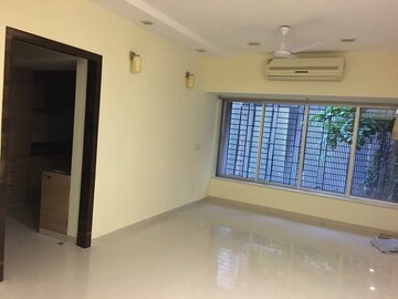 Room in 3 BHK Apartment at Juhu – for Rent