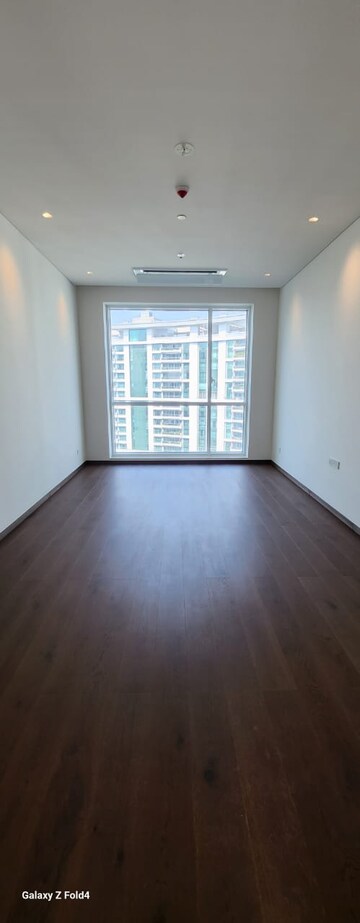 Room in 5 BHK Apartment at Panchshil YooPune, Hadapsar – for Rent