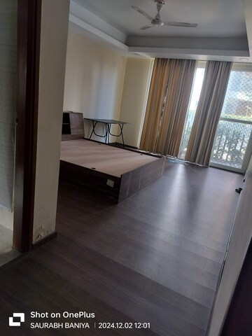 Room in 3 BHK Apartment at Rise Resort Residences, Tech Zone 4 Greater Noida – for Rent