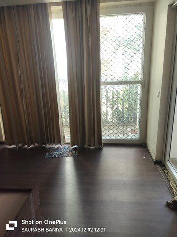 Room in 3 BHK Apartment at Rise Resort Residences, Tech Zone 4 Greater Noida – for Rent