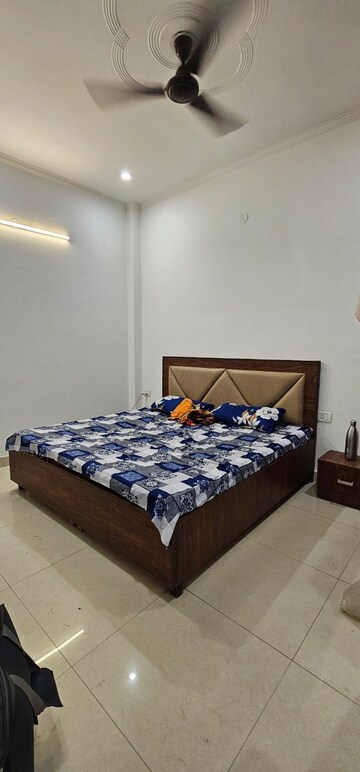 Master Bedroom in 1 BHK Builder Floor at Sector 55 – for Rent