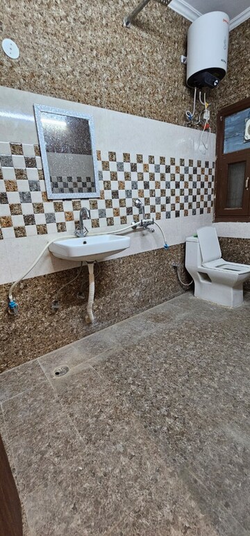 Bathroom in 1 BHK Builder Floor at Sector 55 – for Rent