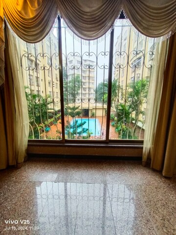 Bedroom in 3 BHK Apartment at Andheri West – for Rent