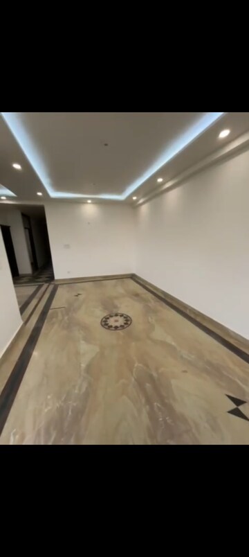 Furnished Amenities in 4 BHK Builder Floor at Rampuri – for Sale
