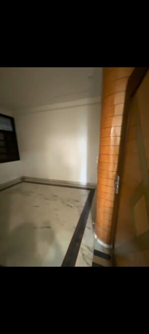 Furnished Amenities in 4 BHK Builder Floor at Rampuri – for Sale