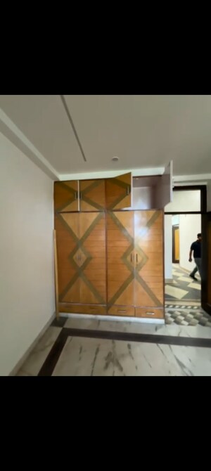 Furnished Amenities in 4 BHK Builder Floor at Rampuri – for Sale