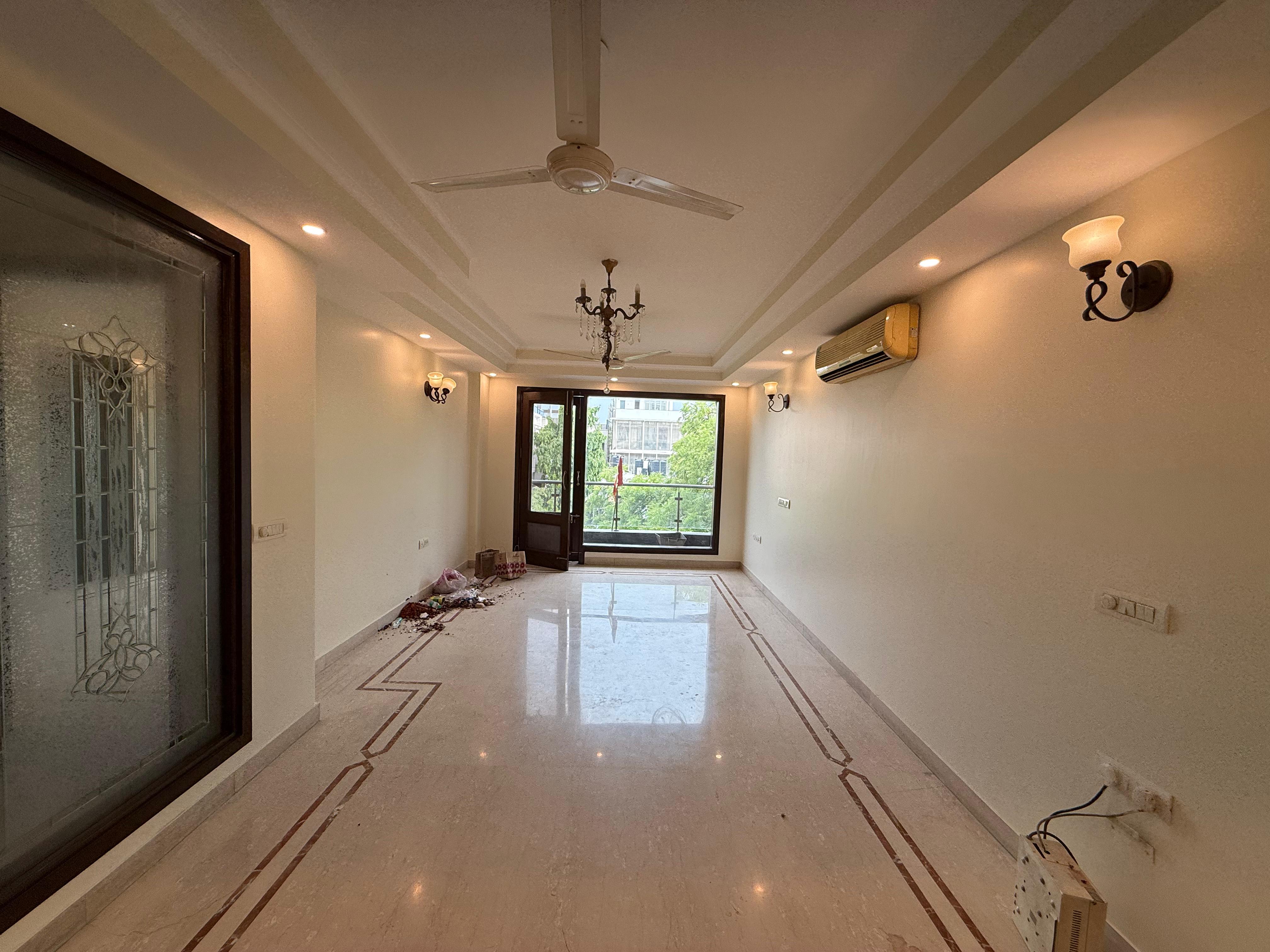 3 BHK + Pooja Room,Servant Room Builder Floor For Rent in Pamposh Enclave 