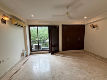 Room in 3 BHK Builder Floor at Pamposh Enclave – for Rent