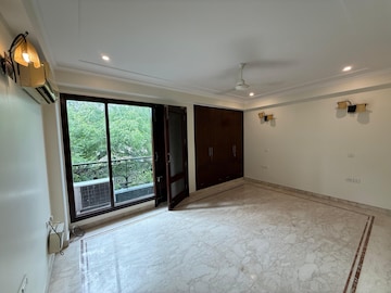 Room in 3 BHK Builder Floor at Pamposh Enclave – for Rent