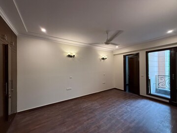 Room in 3 BHK Builder Floor at Pamposh Enclave – for Rent