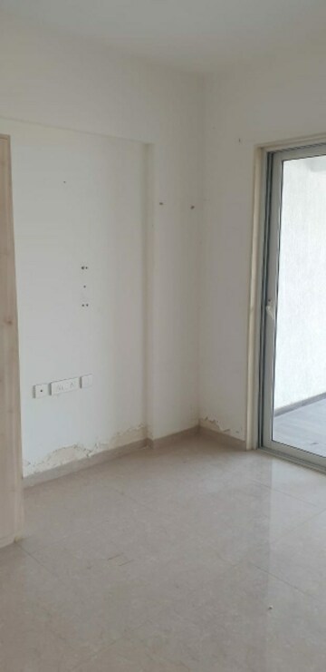 Room in 3 BHK Apartment at Oberoi Realty Exquisite, Goregaon East – for Rent