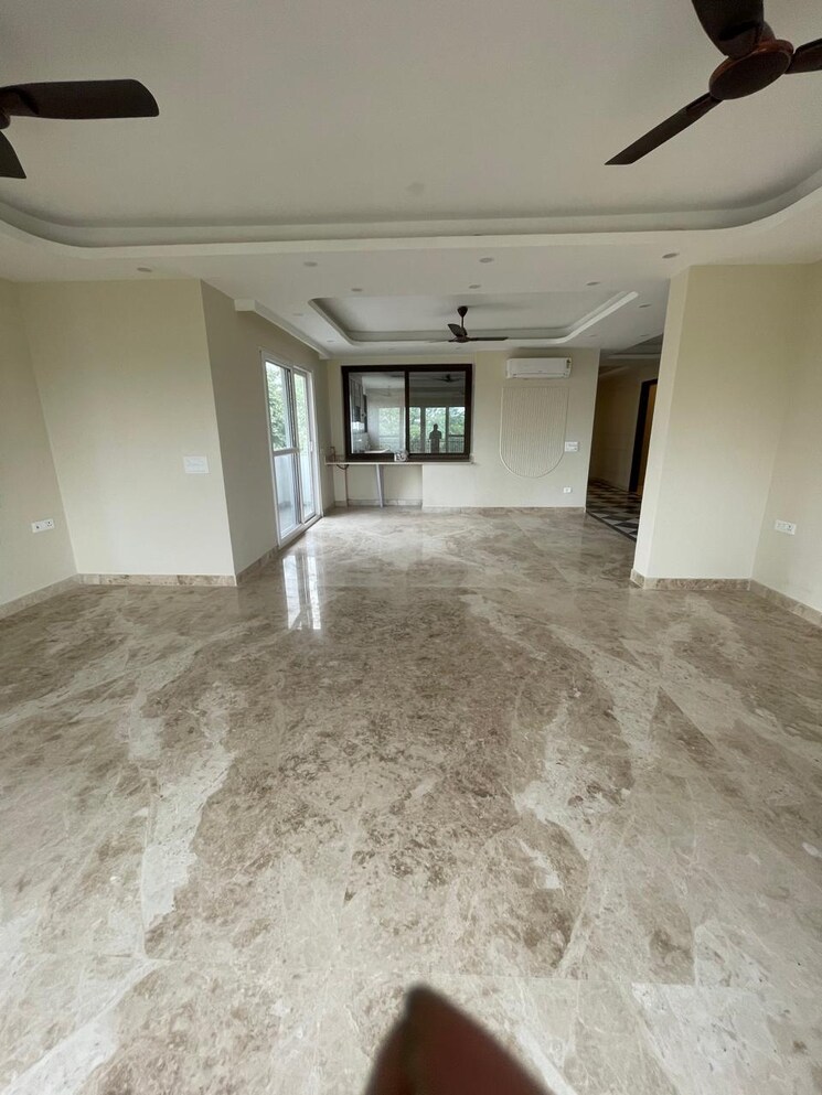 Room, chittaranjan park 4 Bedroom 400 Sq.Yd. Builder Floor In Chittaranjan Park Delhi 8765308