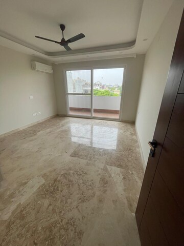 Room in 4 BHK Builder Floor at Chittaranjan Park – for Rent