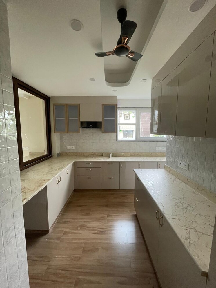 Kitchen, chittaranjan park 4 Bedroom 400 Sq.Yd. Builder Floor In Chittaranjan Park Delhi 8765308