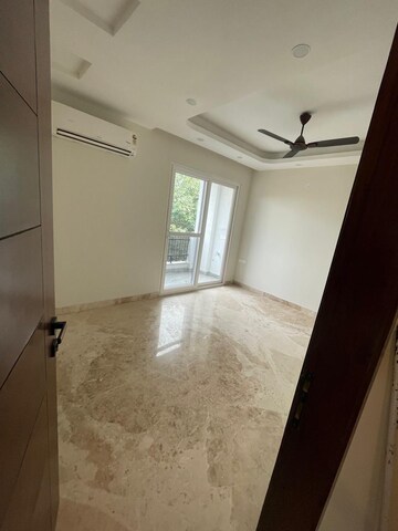 Room in 4 BHK Builder Floor at Chittaranjan Park – for Rent