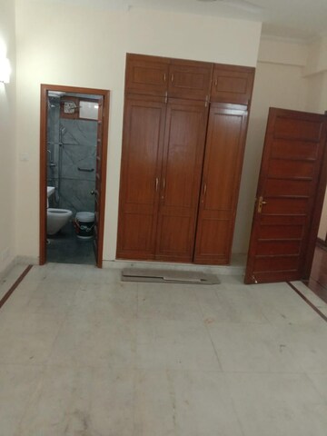 Room in 3 BHK Builder Floor at Greater Kailash ii – for Rent