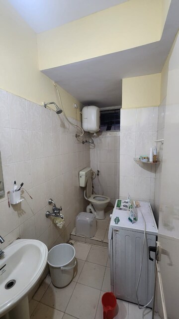 Bathroom in 1 BHK Apartment at Cambridge Layout – for Rent
