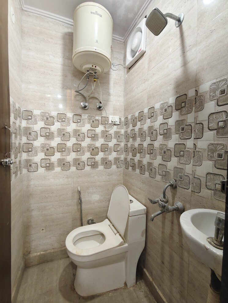 Bathroom, govindpuri 2 Bedroom 500 Sq.Ft. Builder Floor In Govindpuri Delhi 8765369