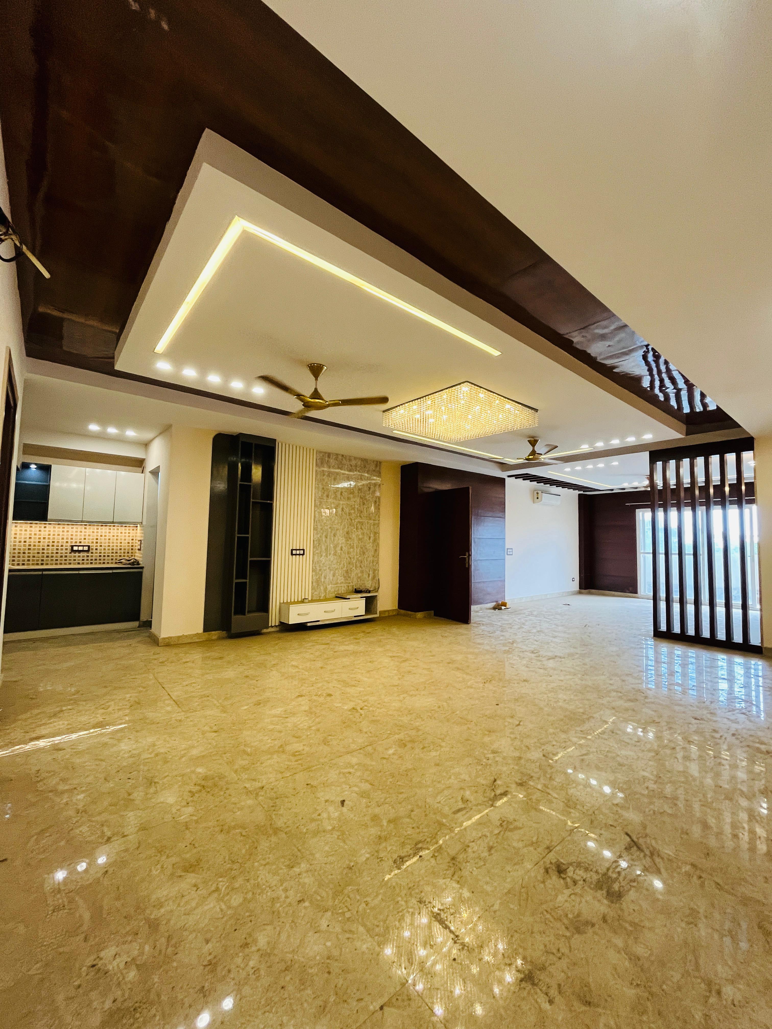 4 BHK + Pooja Room,Servant Room Builder Floor For Rent in Unitech South City II