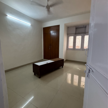 Room in 2 BHK Builder Floor at Saket – for Rent