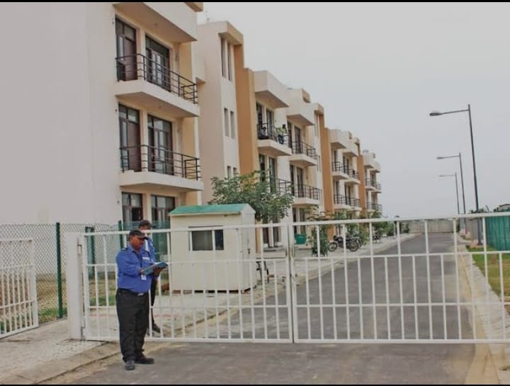 3 BHK + Servant Room Builder Floor For Sale in Wave City