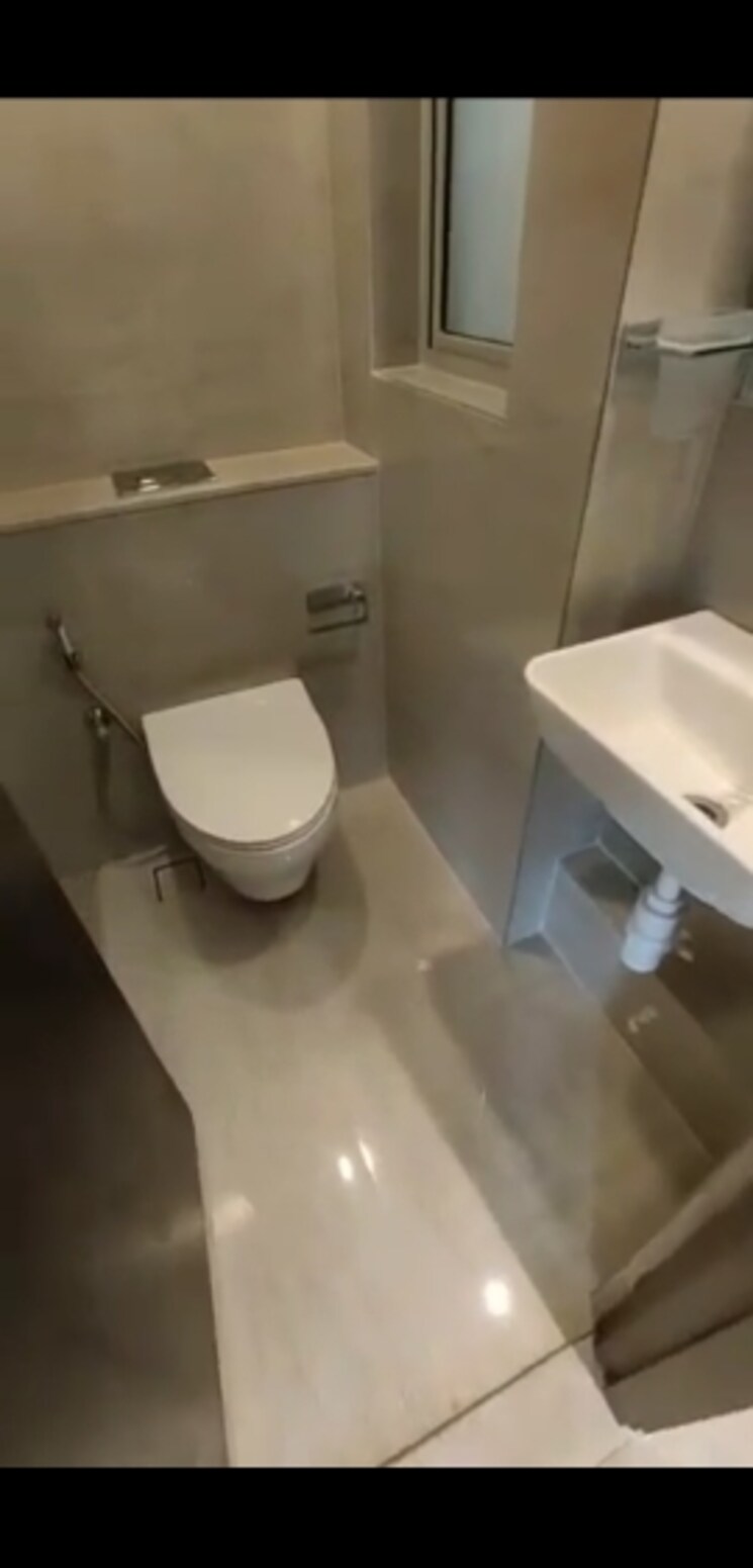 Bathroom, hiranandani-regent-hill 1 Bedroom 382 Sq.Ft. Apartment In Powai Mumbai 8765418