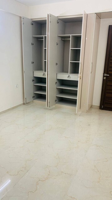 Room in 3 BHK Apartment at Smart World Gems, Sector 89 – for Rent