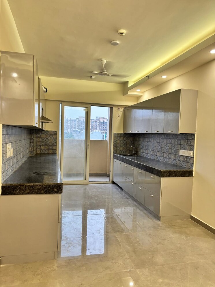 Kitchen, smart-world-gems 3 Bedroom 1423 Sq.Ft. Apartment In Sector 89 Gurgaon 8765420
