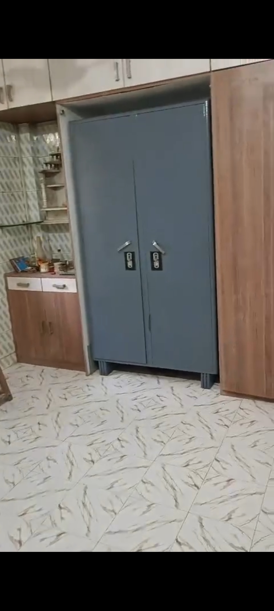 1 BHK + Study Room Apartment For Rent in Pradnya Apartment Vakola