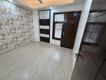 Bedroom in 2 BHK Builder Floor at Shakti Khand Iii – for Rent