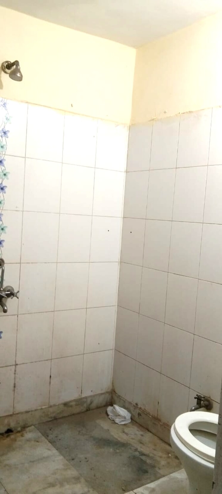 Bathroom, kishangarh 1 Bedroom 550 Sq.Ft. Builder Floor In Kishangarh Delhi 8765446