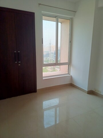 Room in 2.5 BHK Apartment at Unitech Harmony, Sector 50 – for Rent