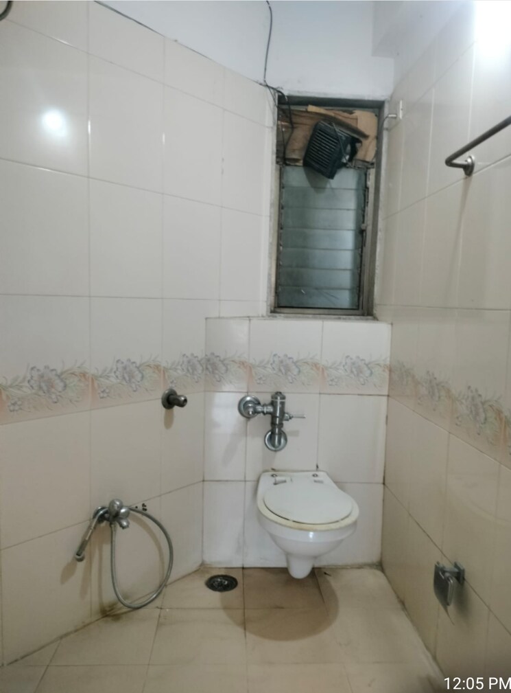 Bathroom, nri-complex-phase-2 3 Bedroom 1800 Sq.Ft. Apartment In Seawoods Navi Mumbai 8765516