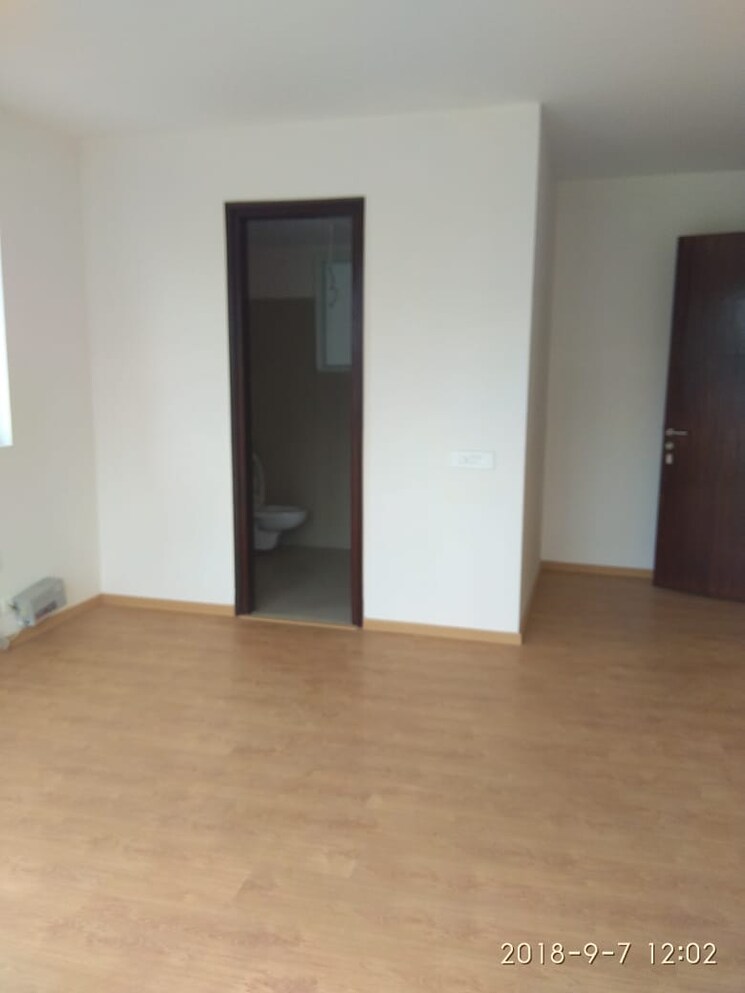 Room, unitech-uniworld-resorts-the-residences 5 Bedroom 6580 Sq.Ft. Villa In Sector 33 Gurgaon 8765522