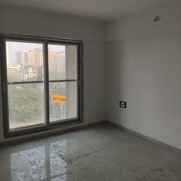 Room in 3 BHK Apartment at Kanakia Paris, Bandra East – for Rent