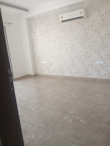 Room in 2.5 BHK Builder Floor at M3M Soulitude, Sector 89 – for Rent