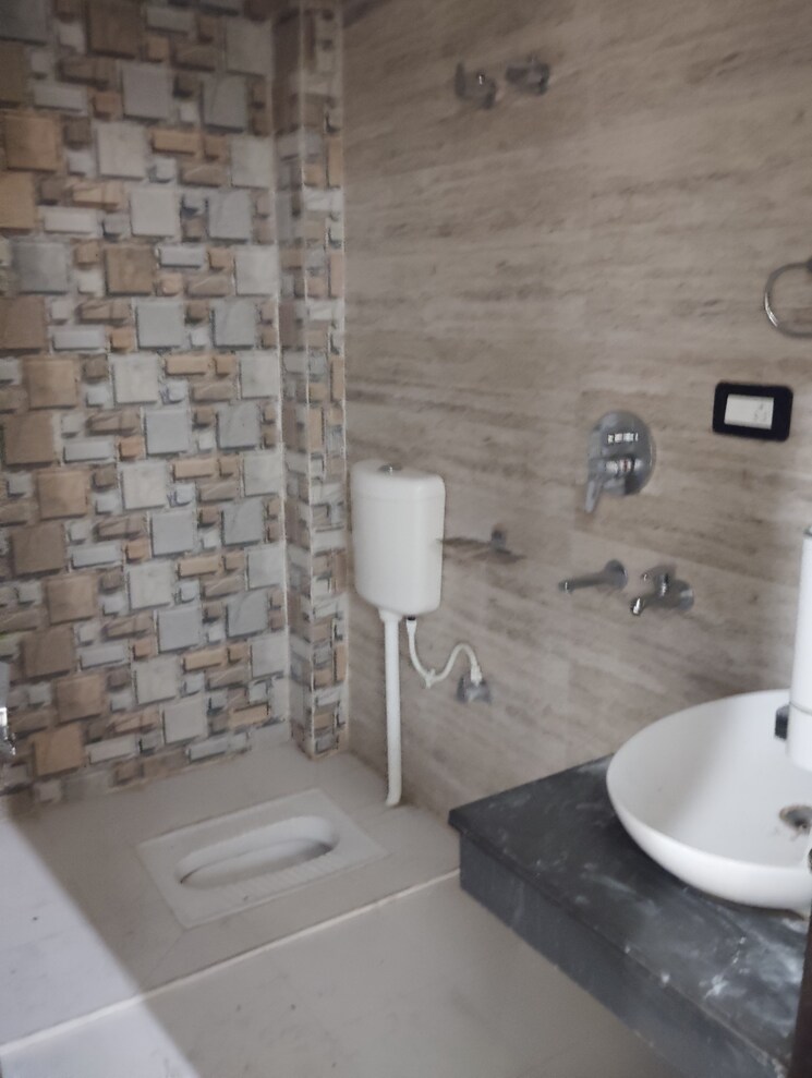 Bathroom, vikas nagar 2 Bedroom 1500 Sq.Ft. Independent House In Vikas Nagar Lucknow 8765537