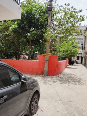 Parking in 4 BHK Independent House at Vikas Nagar – for Sale