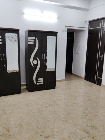 Room in 3 BHK Independent House at Aliganj – for Rent