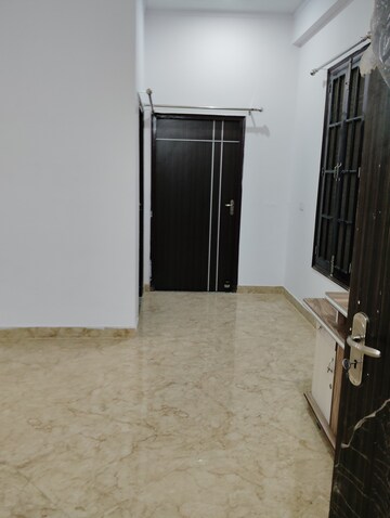 Room in 3 BHK Independent House at Aliganj – for Rent